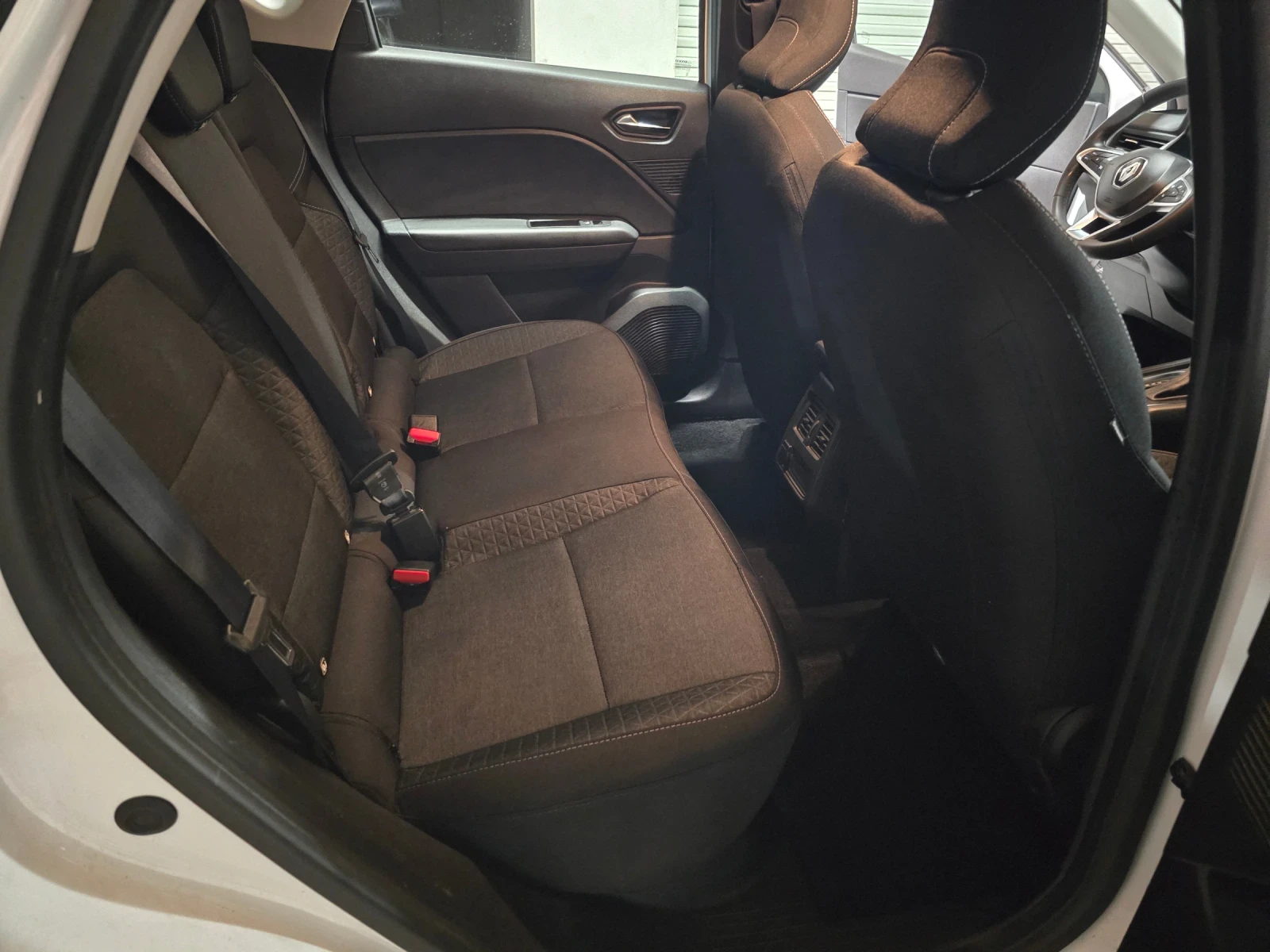 Renault Captur 1.6* ХИБРИД* NAVI* LED, снимка 12 - Автомобили и джипове - 54455286