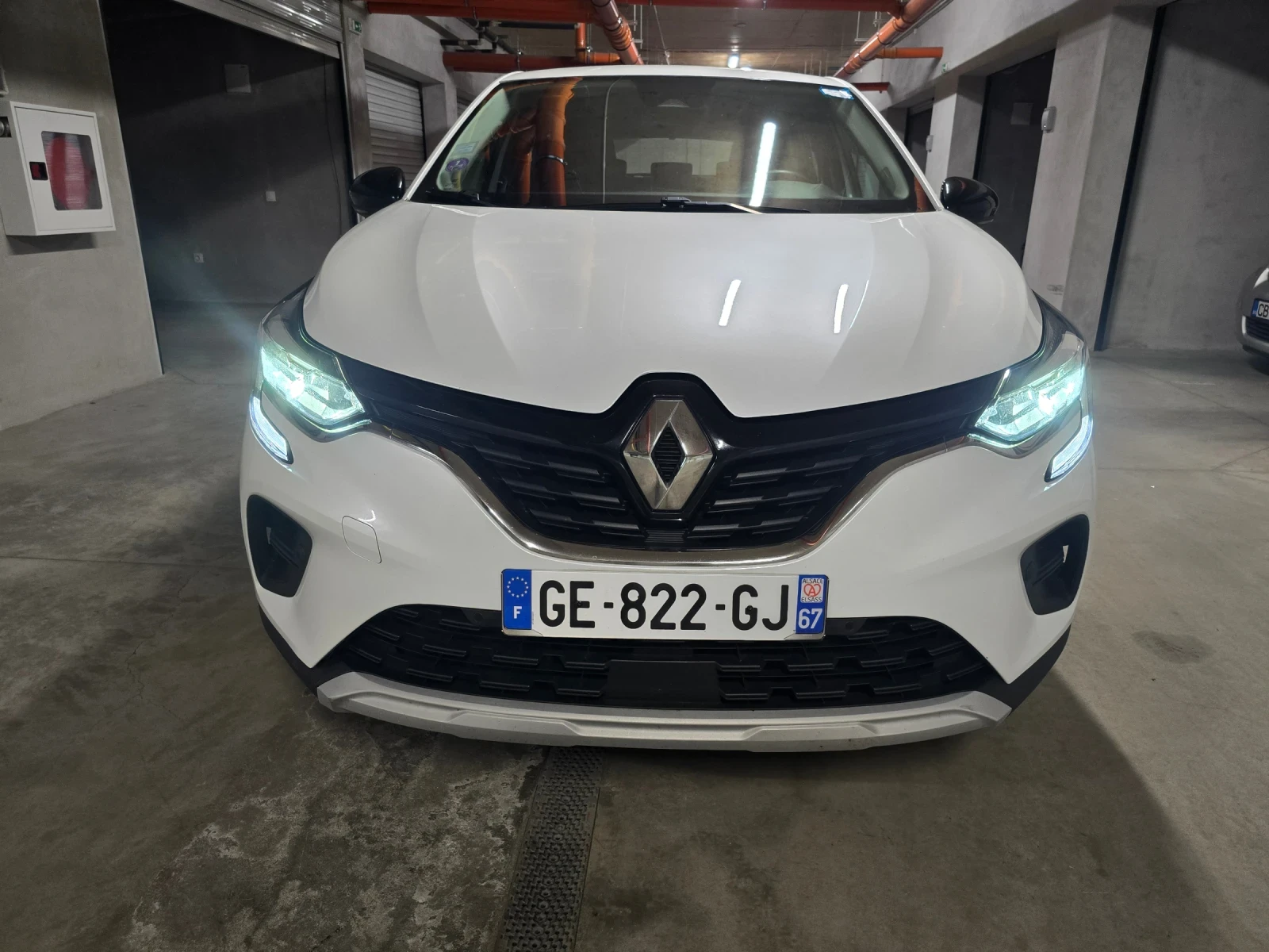 Renault Captur 1.6* ХИБРИД* NAVI* LED, снимка 8 - Автомобили и джипове - 54455286