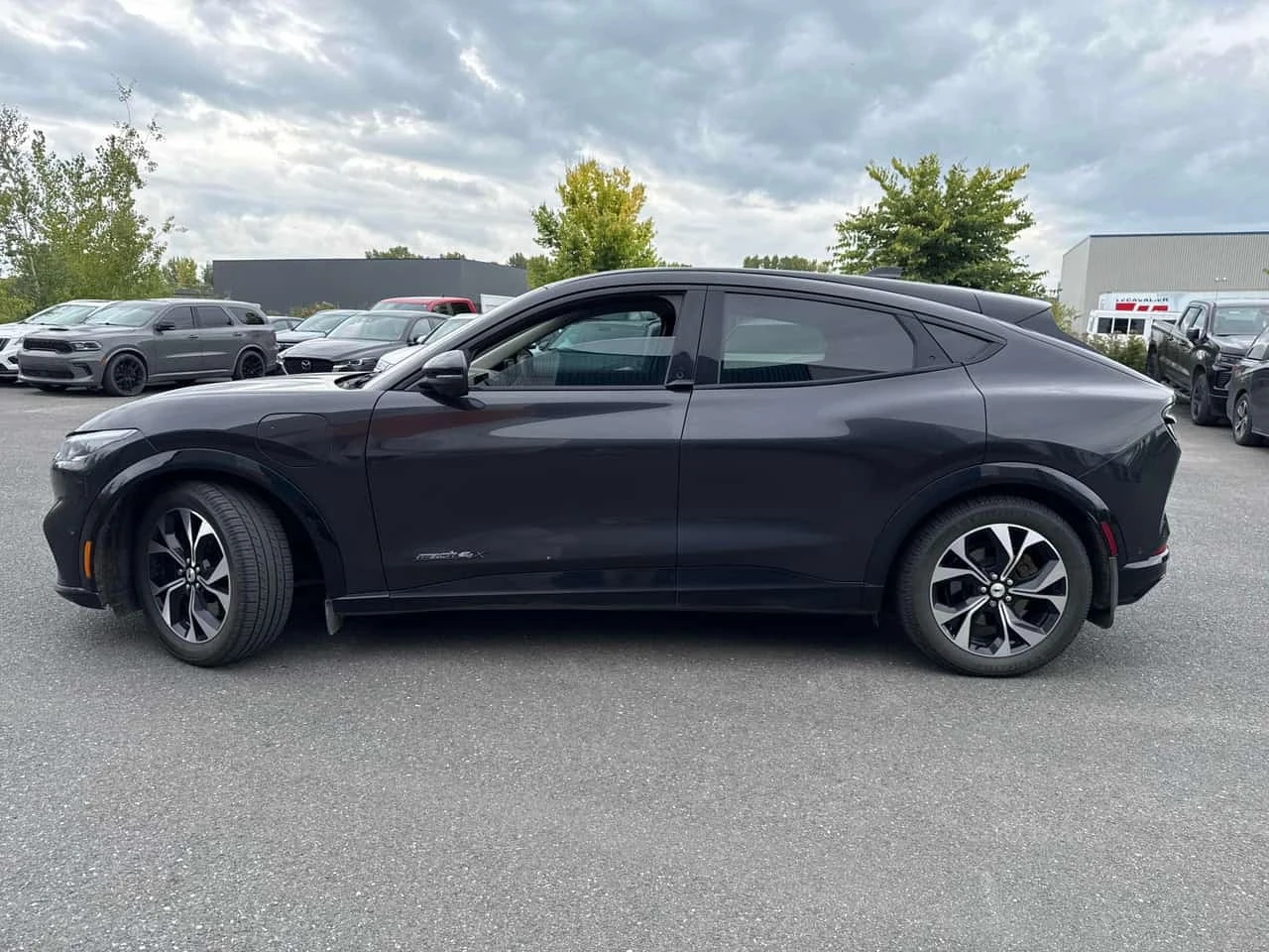 Ford Mustang Mach-E PREMIUM/CARFAX/ФИНАНСИРАНЕ, снимка 2 - Автомобили и джипове - 56186012