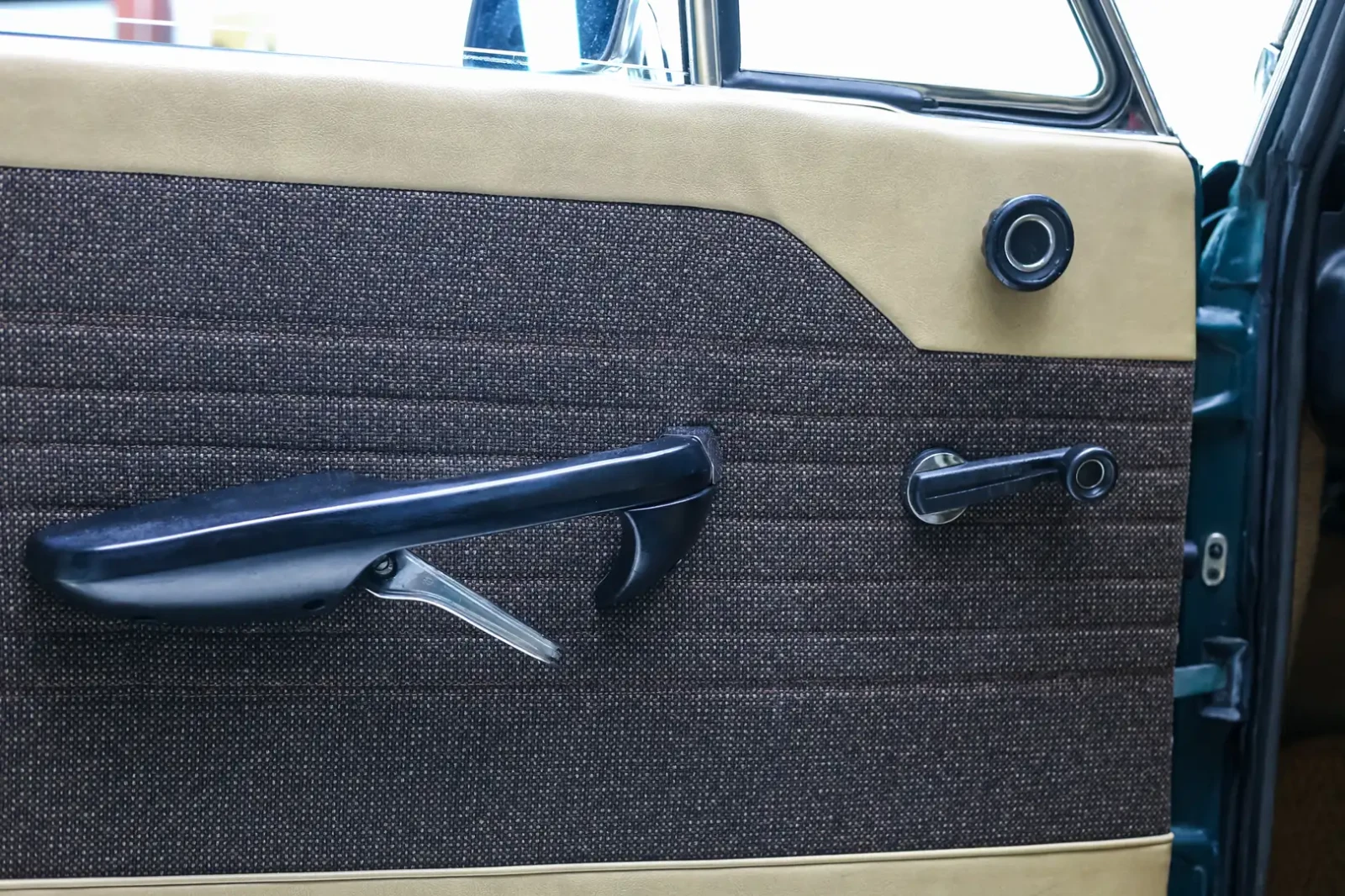 BMW 2002 * 2.0L 125HP * Фиксирана цена до България * , снимка 11 - Автомобили и джипове - 56214260