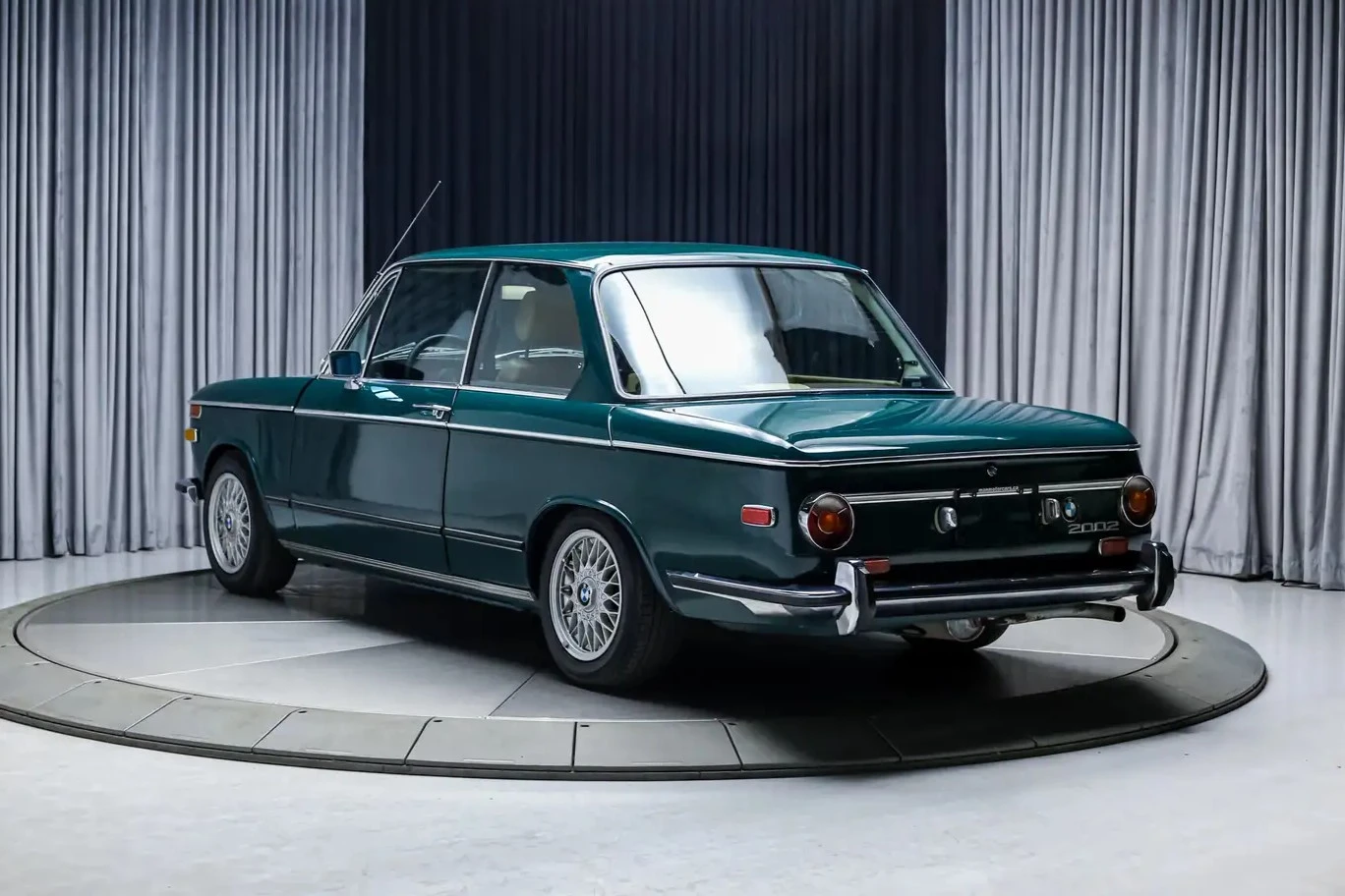 BMW 2002 * 2.0L 125HP * Фиксирана цена до България * , снимка 4 - Автомобили и джипове - 56214260