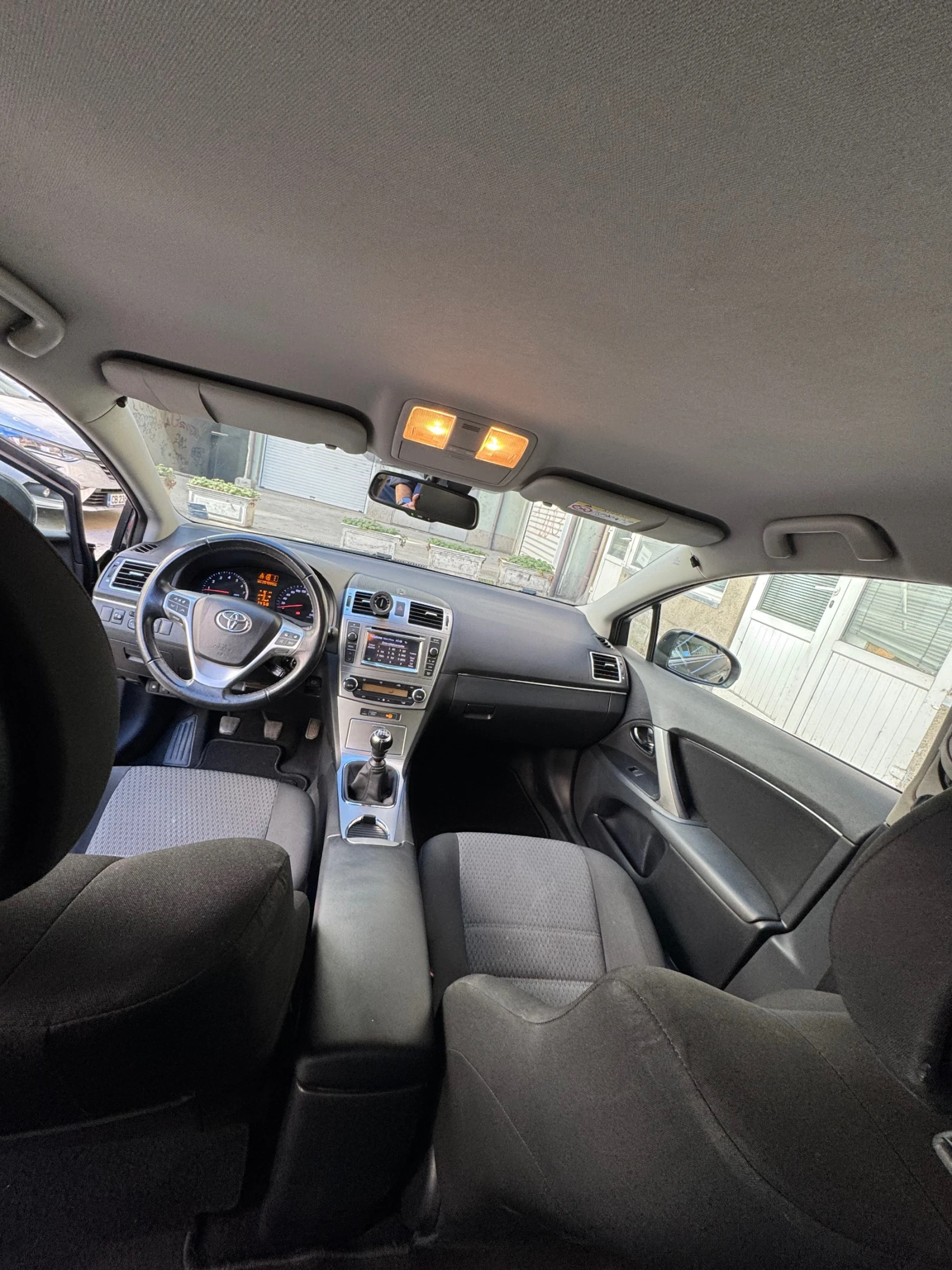 Toyota Avensis T27 1.8 Facelift, снимка 10 - Автомобили и джипове - 56346704