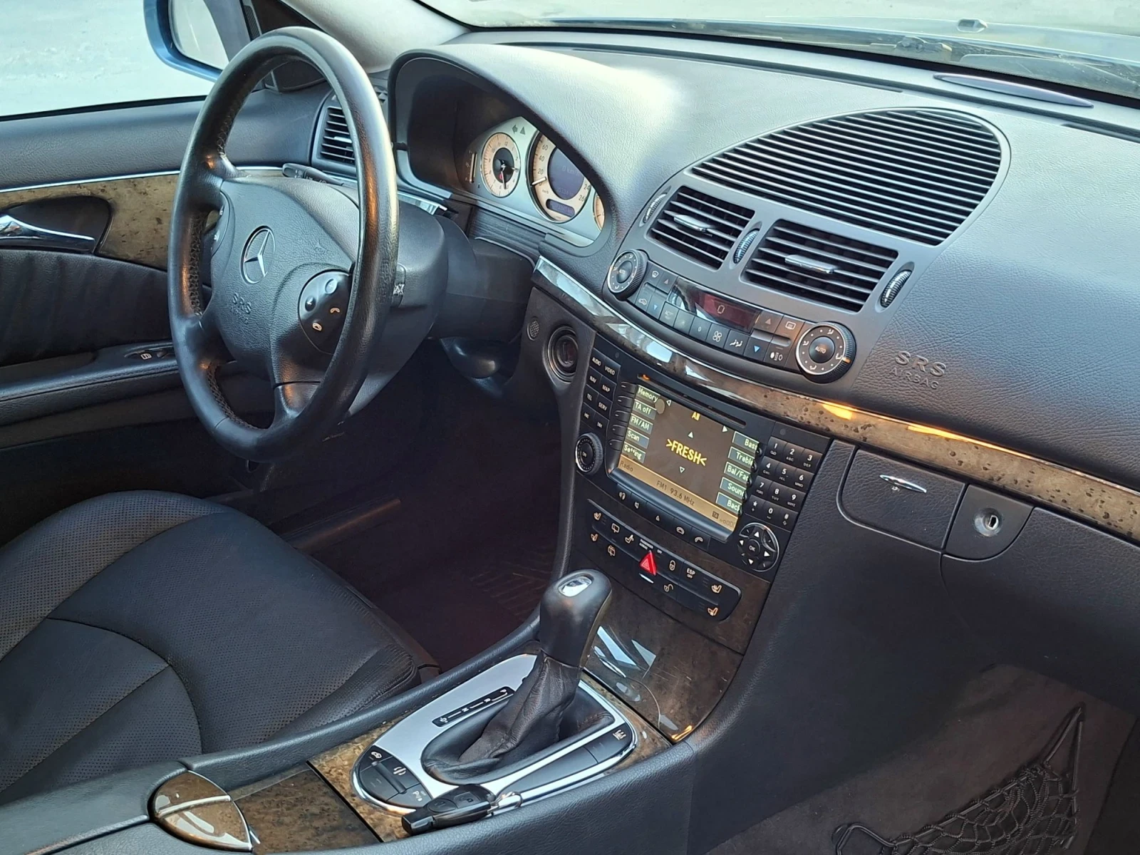 Mercedes-Benz E 320 цди-редови, снимка 8 - Автомобили и джипове - 56717841
