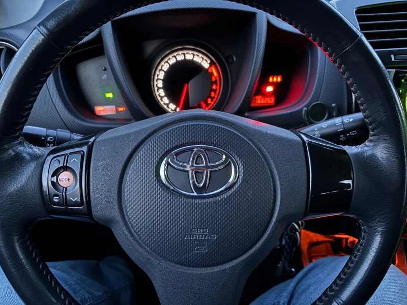 Toyota Urban Cruiser 1.4D 4x4, снимка 14 - Автомобили и джипове - 53167618