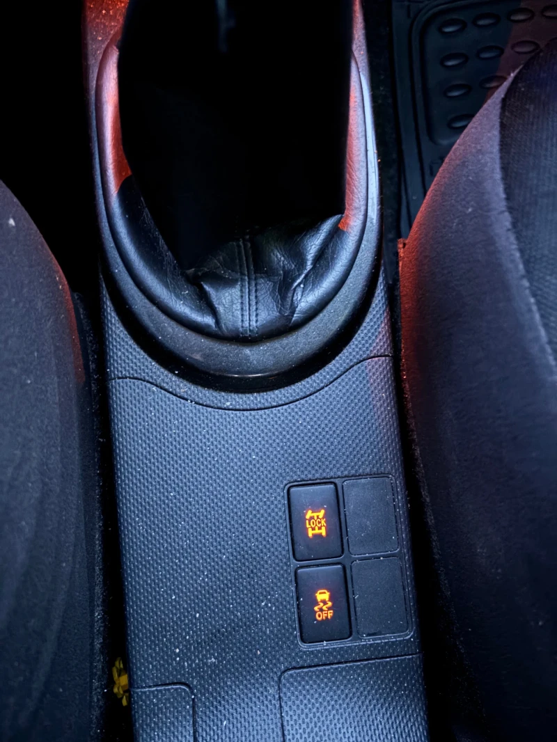 Toyota Urban Cruiser 1.4D 4x4, снимка 16 - Автомобили и джипове - 53167618