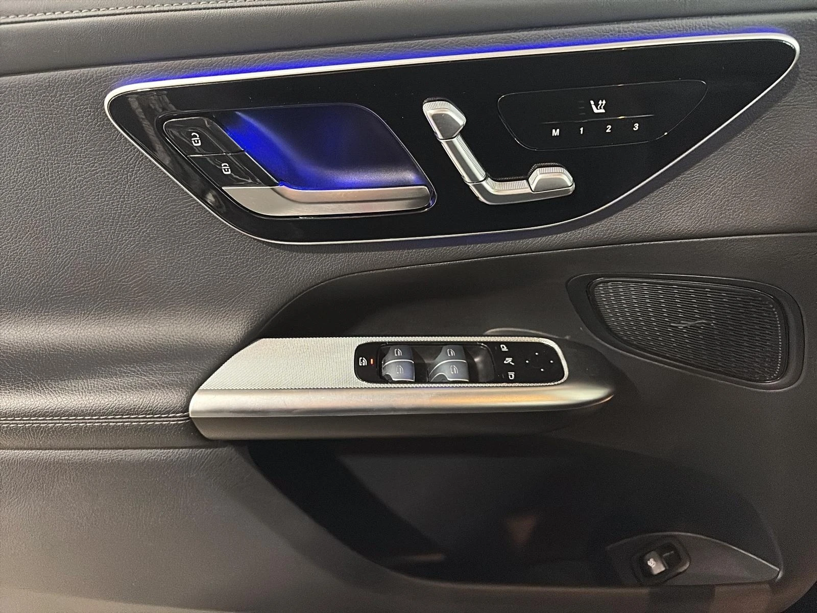 Mercedes-Benz GLC 300 ПАМЕТ* 360 КАМЕРА* ПАНОРАМА* ПОДГРЕВ, снимка 8 - Автомобили и джипове - 54063393