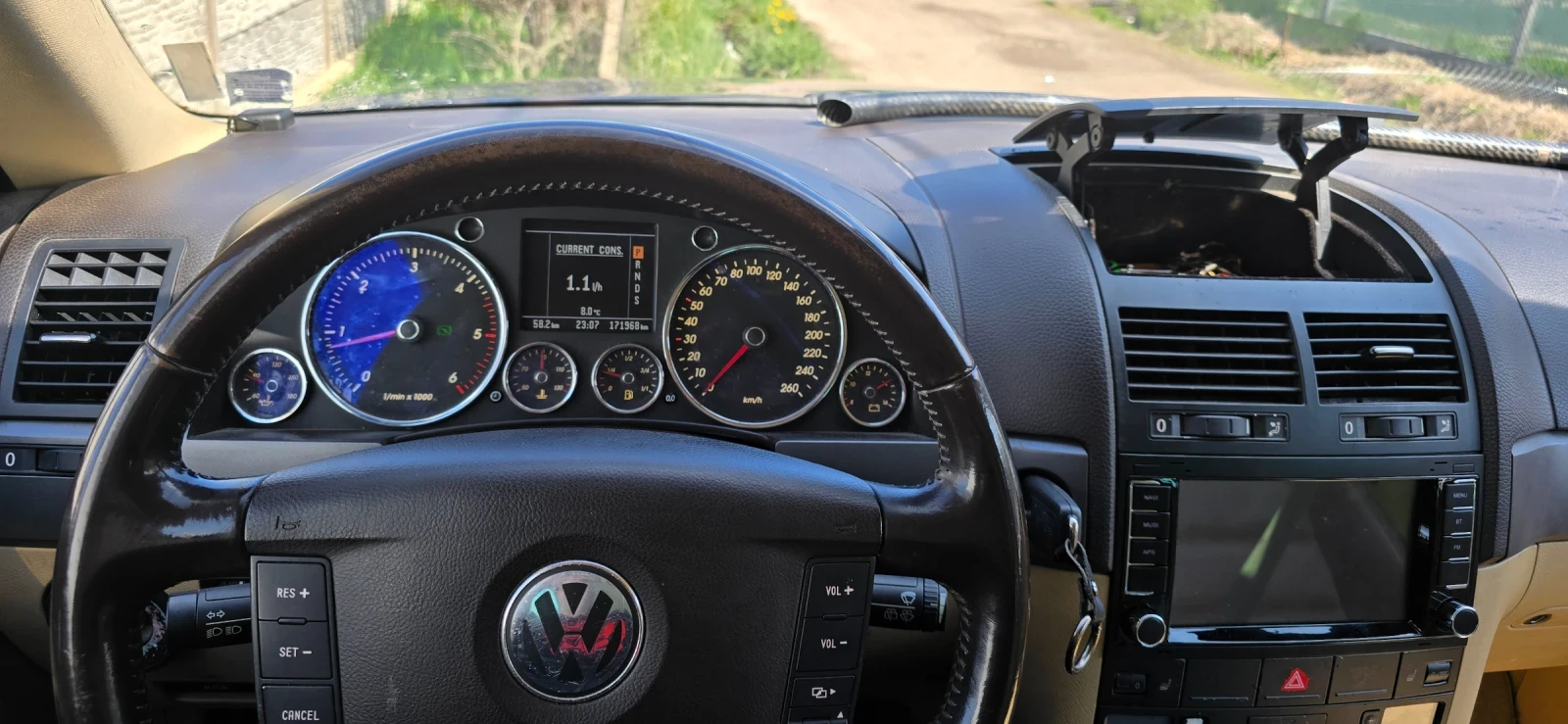 VW Touareg, снимка 2 - Автомобили и джипове - 54173439