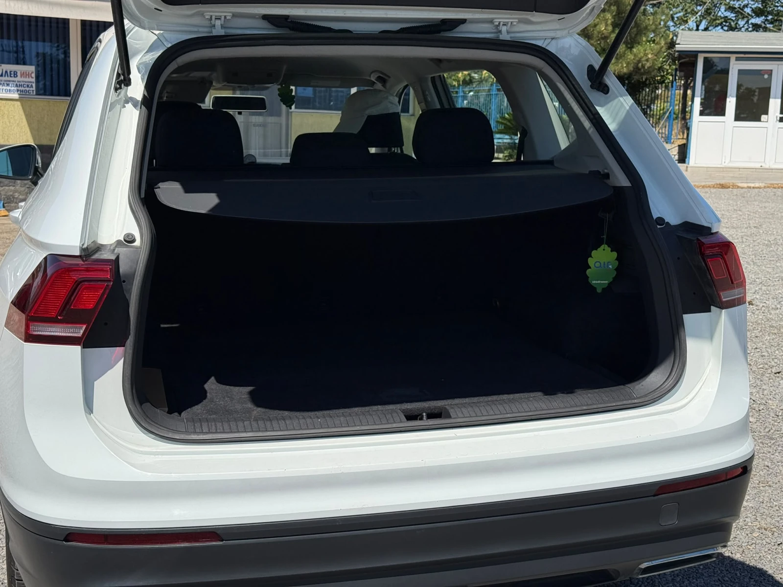 VW Tiguan 2, 0TSi 4х4 71.х.КМ АВТОМАТИК ТЕГЛИЧ, снимка 9 - Автомобили и джипове - 55168646