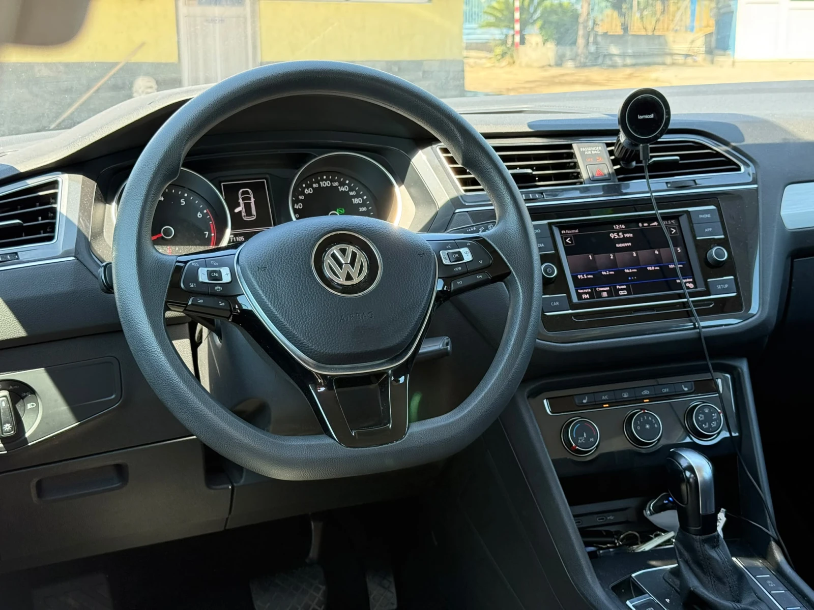 VW Tiguan 2, 0TSi 4х4 71.х.КМ АВТОМАТИК ТЕГЛИЧ, снимка 11 - Автомобили и джипове - 55168646