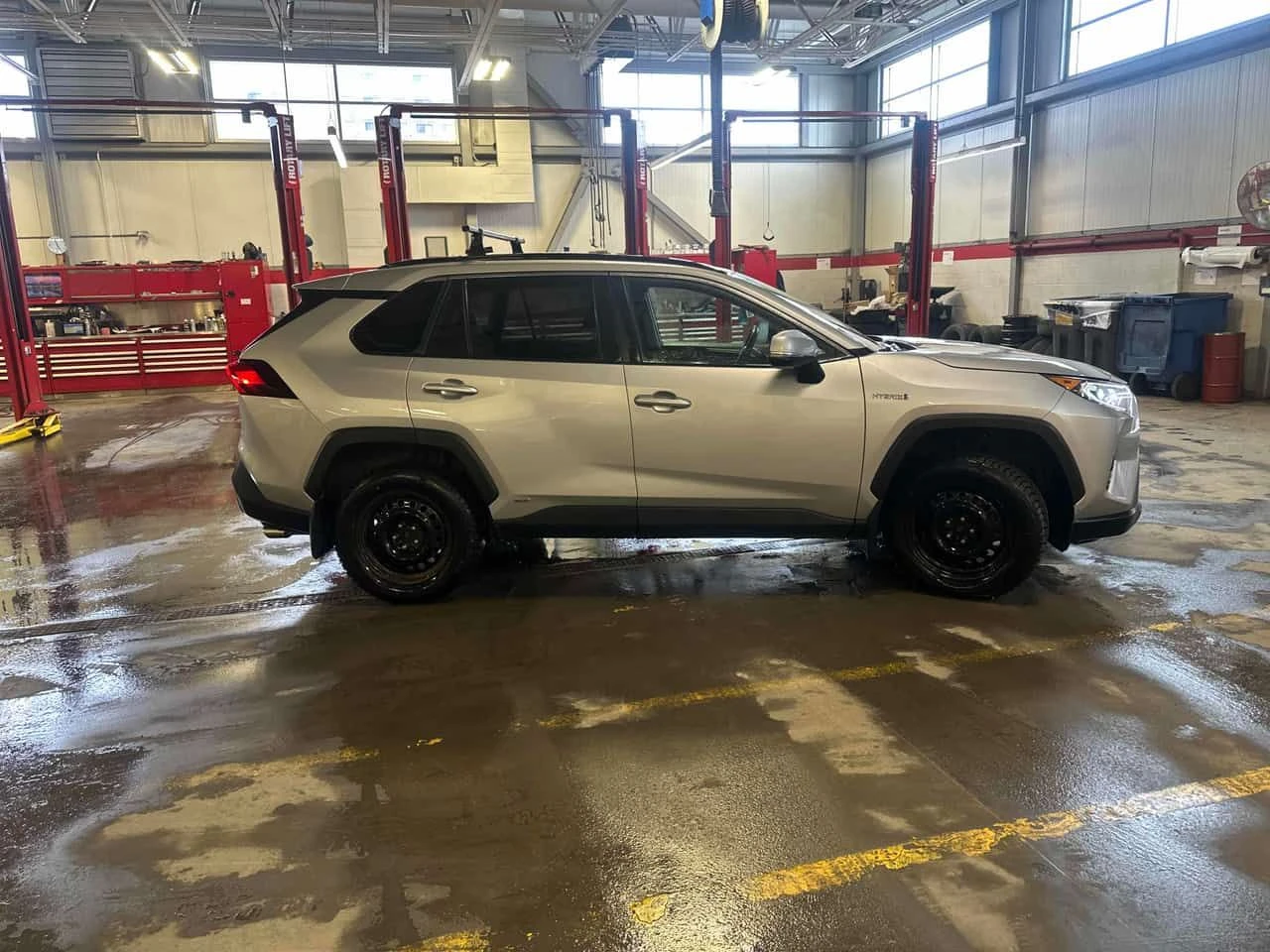 Toyota Rav4 * Hybrid * АВТОКРЕДИТ БЕЗ ПЪРВОНАЧАЛНА ВНОСКА* , снимка 3 - Автомобили и джипове - 55606605