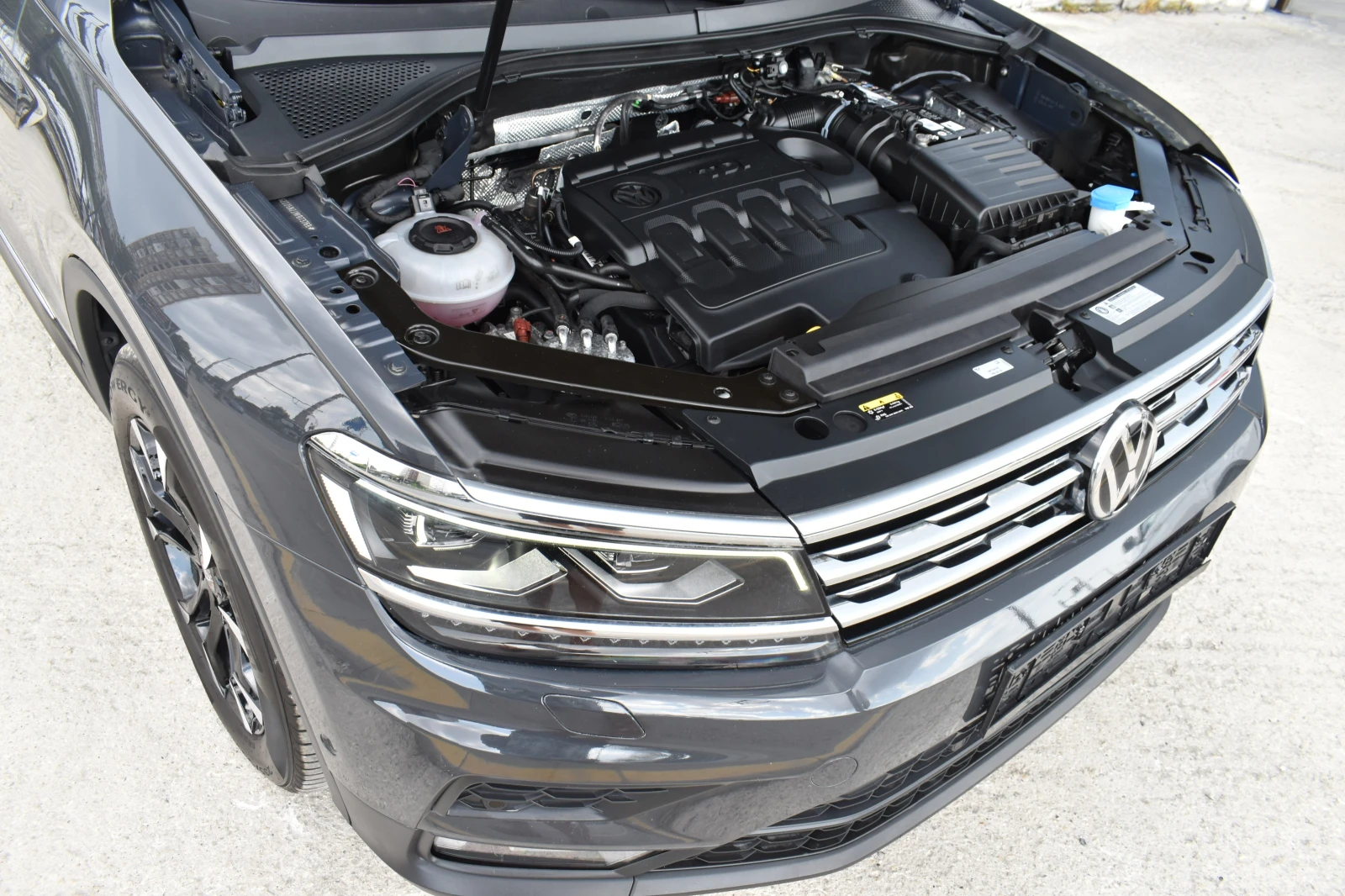 VW Tiguan 2.0ТDI* 4MOTION* SWISS, снимка 17 - Автомобили и джипове - 55627511