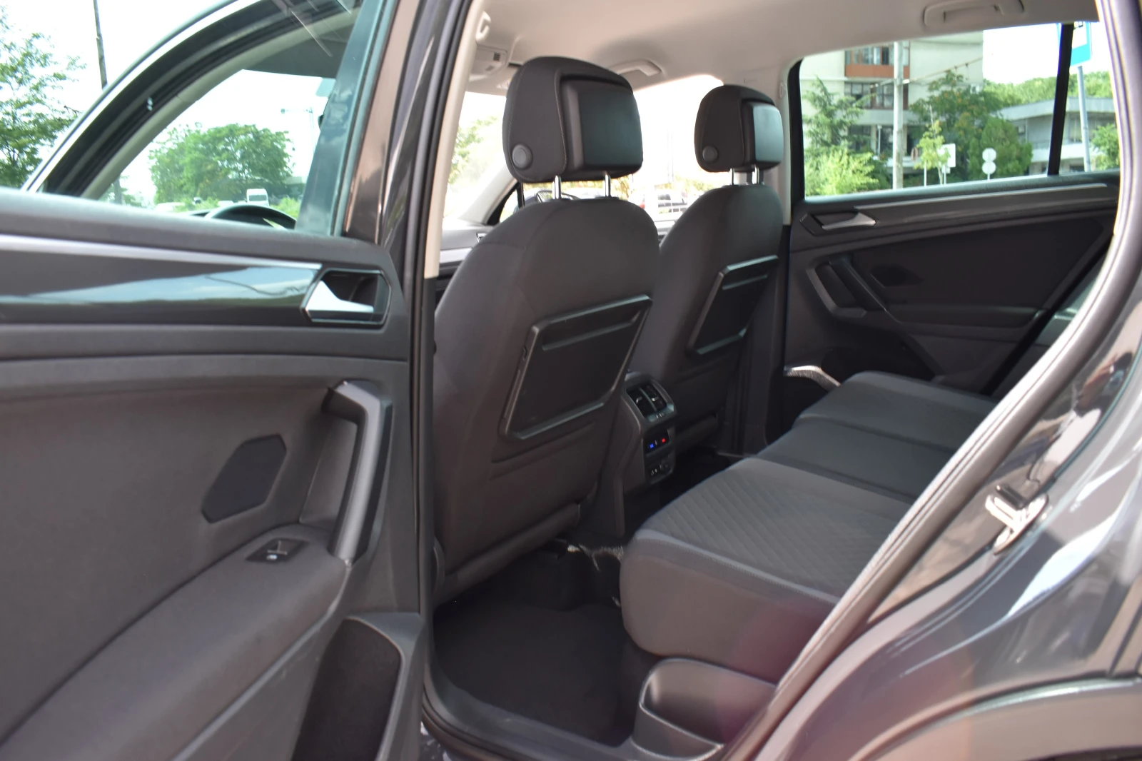 VW Tiguan 2.0ТDI* 4MOTION* SWISS, снимка 10 - Автомобили и джипове - 55627511