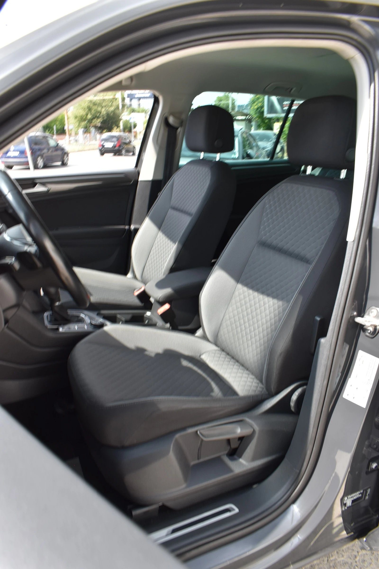VW Tiguan 2.0ТDI* 4MOTION* SWISS, снимка 9 - Автомобили и джипове - 55627511