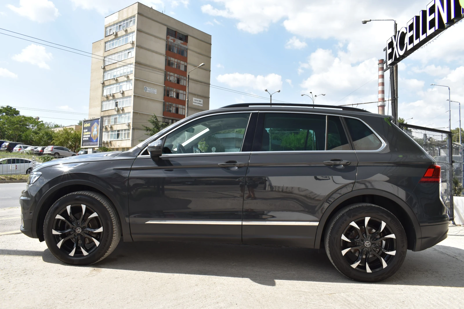 VW Tiguan 2.0ТDI* 4MOTION* SWISS, снимка 2 - Автомобили и джипове - 55627511