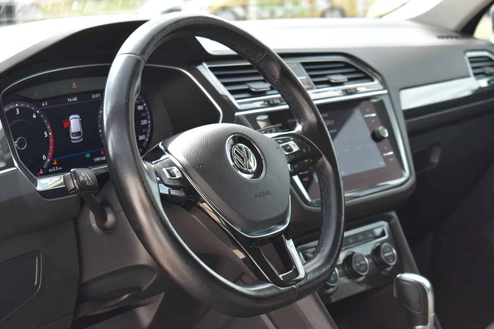 VW Tiguan 2.0ТDI* 4MOTION* SWISS, снимка 8 - Автомобили и джипове - 55627511