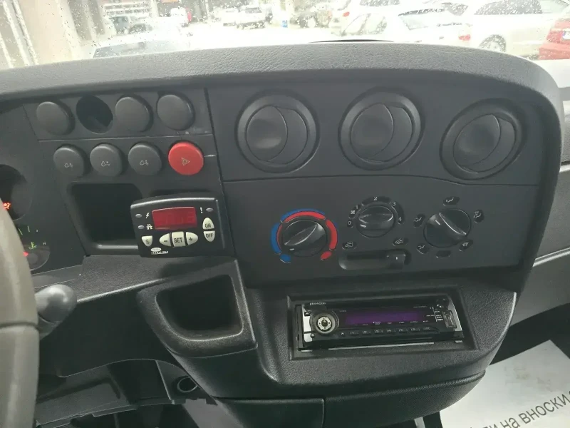 Iveco 60с15 Хладилен!! Падащ борд!!, снимка 15 - Бусове и автобуси - 52352929