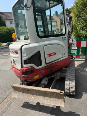      Takeuchi Tb225