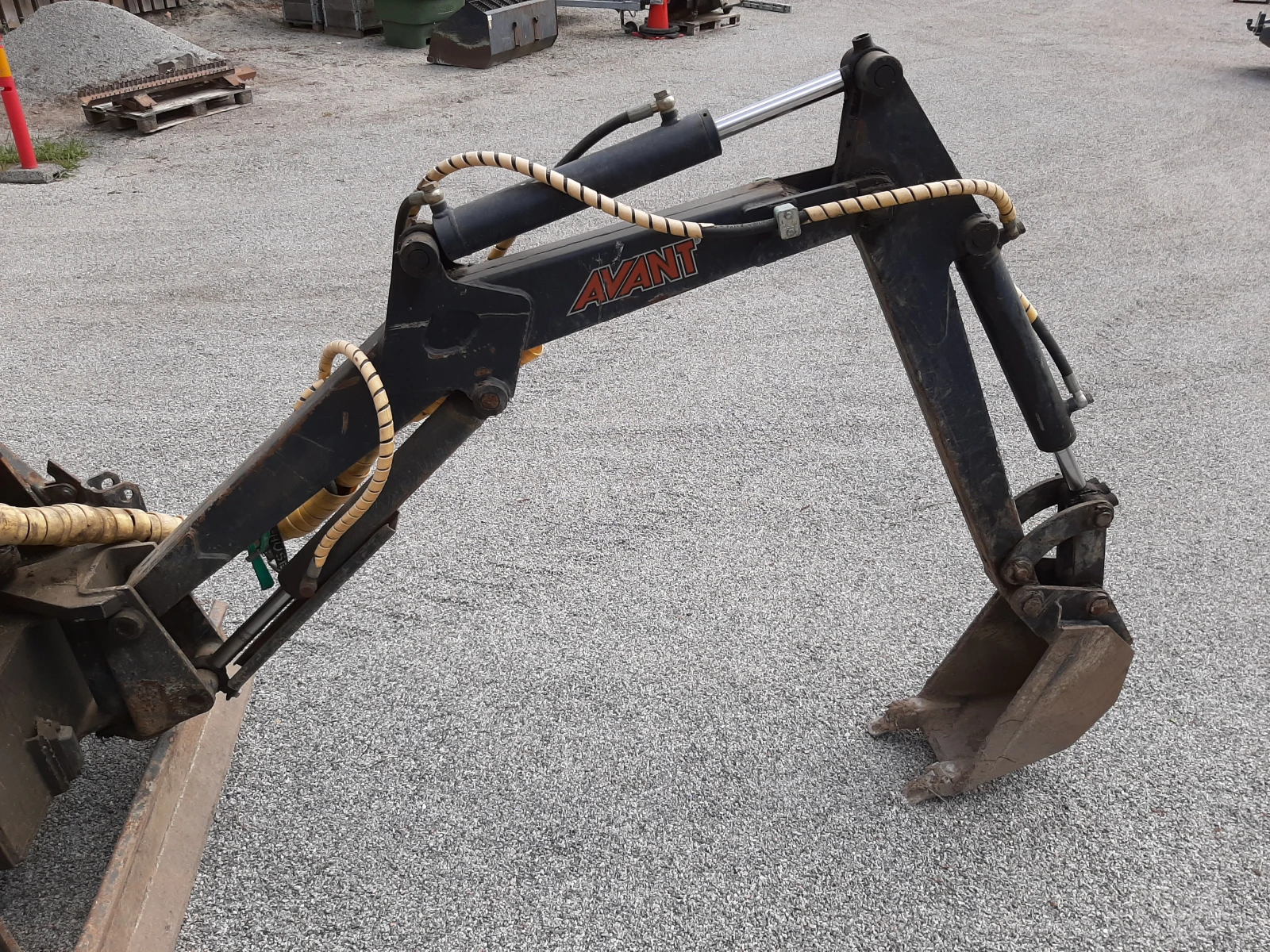 Мини челни товарачи Друга Avant 530 Plus - изображение 2