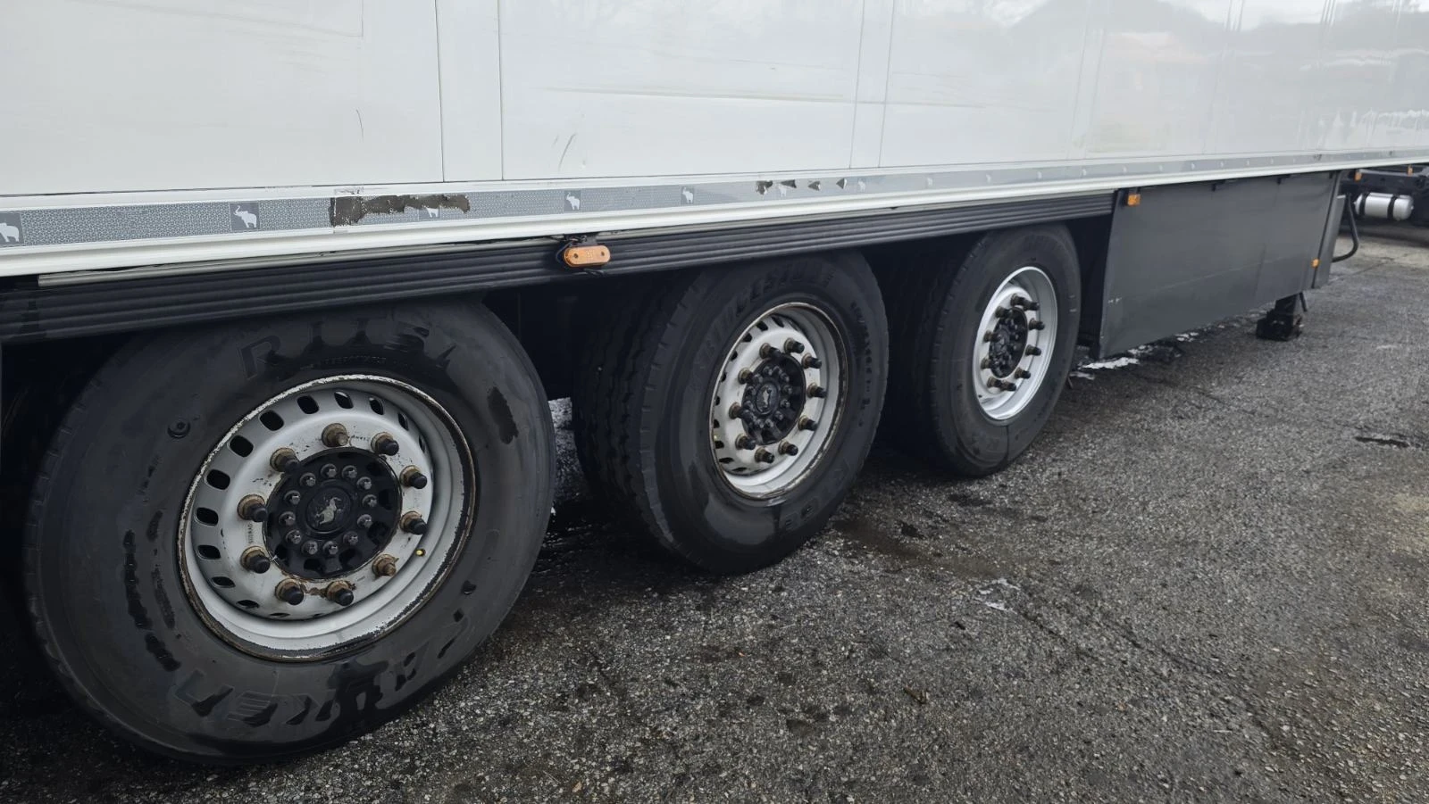 Полуремарке Schmitz SCHMITZ агрегат / 3400 мото часа/ 2.60 височина, снимка 13 - Ремаркета - 54103189