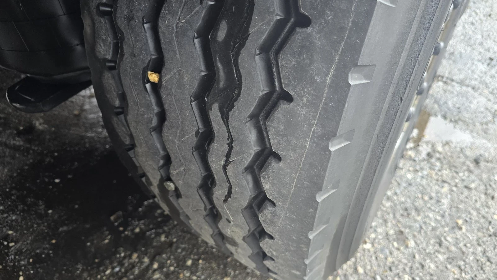 Полуремарке Schmitz SCHMITZ агрегат / 3400 мото часа/ 2.60 височина, снимка 16 - Ремаркета - 54103189