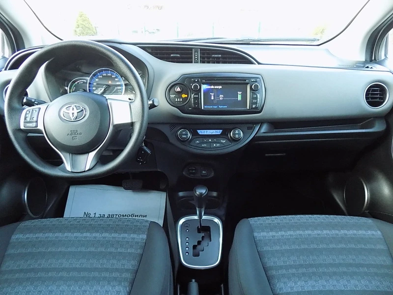 Toyota Yaris 1.5I HYBRID, снимка 11 - Автомобили и джипове - 45118691