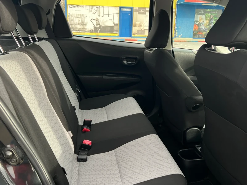 Toyota Yaris NAVI 6 speed, снимка 8 - Автомобили и джипове - 49769325