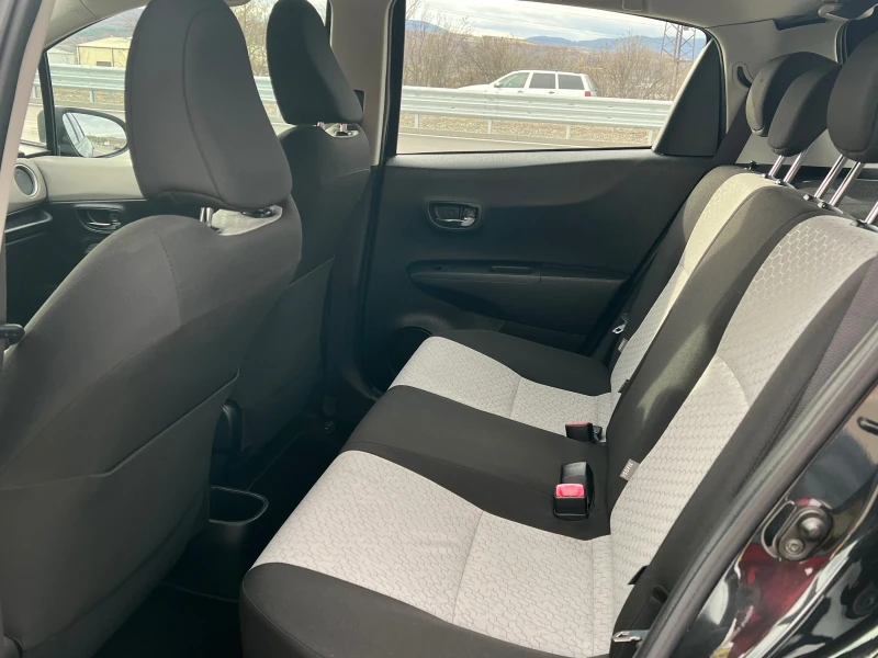 Toyota Yaris NAVI 6 speed, снимка 7 - Автомобили и джипове - 49769325
