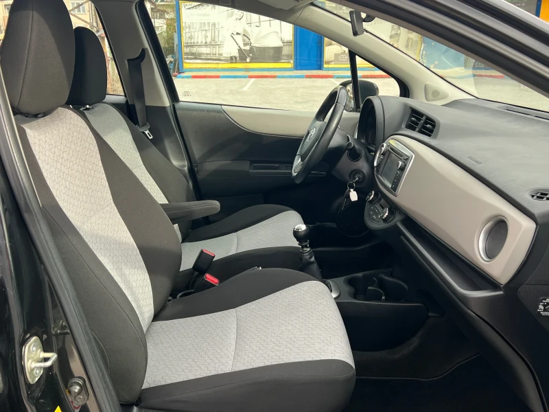 Toyota Yaris NAVI 6 speed, снимка 9 - Автомобили и джипове - 49769325