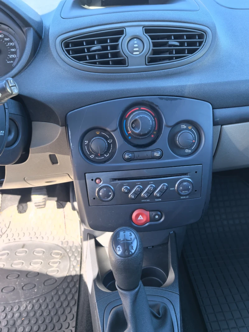 Renault Clio 1.2i Перфектно състояние!!! , снимка 5 - Автомобили и джипове - 51793268