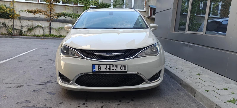 Chrysler Pacifica 3.6 V6 Touring L, снимка 2 - Автомобили и джипове - 52230197