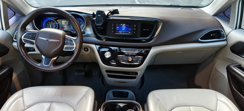 Chrysler Pacifica 3.6 V6 Touring L, снимка 10 - Автомобили и джипове - 52230197