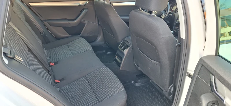 Skoda Octavia 1.6tdi, снимка 10 - Автомобили и джипове - 53448835