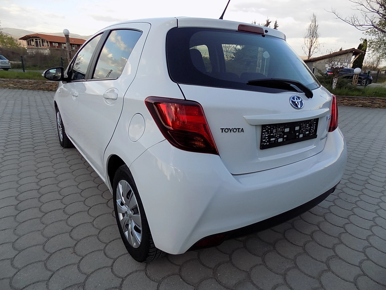 Toyota Yaris 1.5I HYBRID - изображение 7