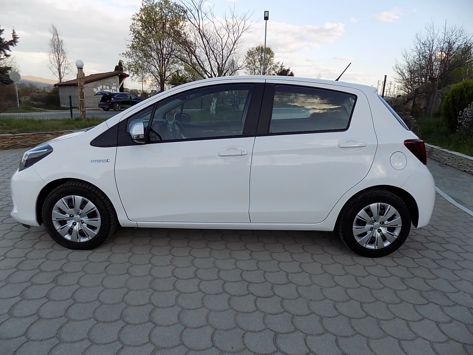 Toyota Yaris 1.5I HYBRID - изображение 8