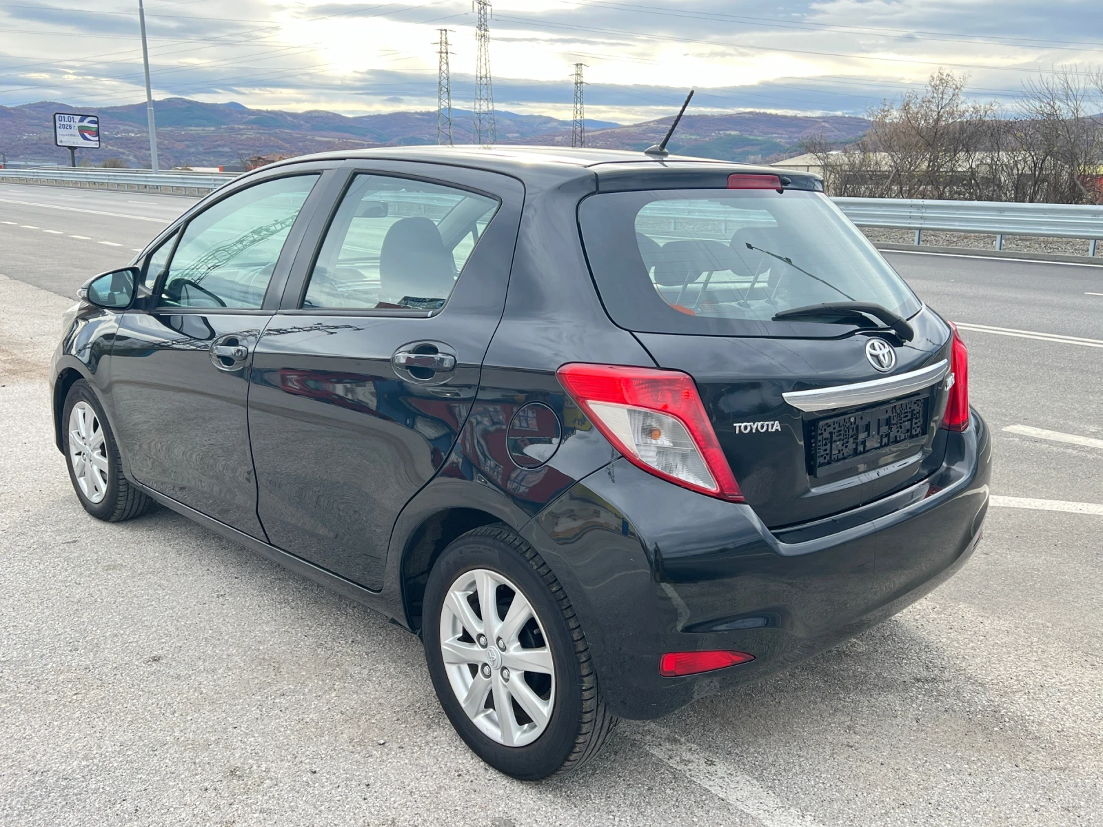 Toyota Yaris NAVI 6 speed - изображение 4