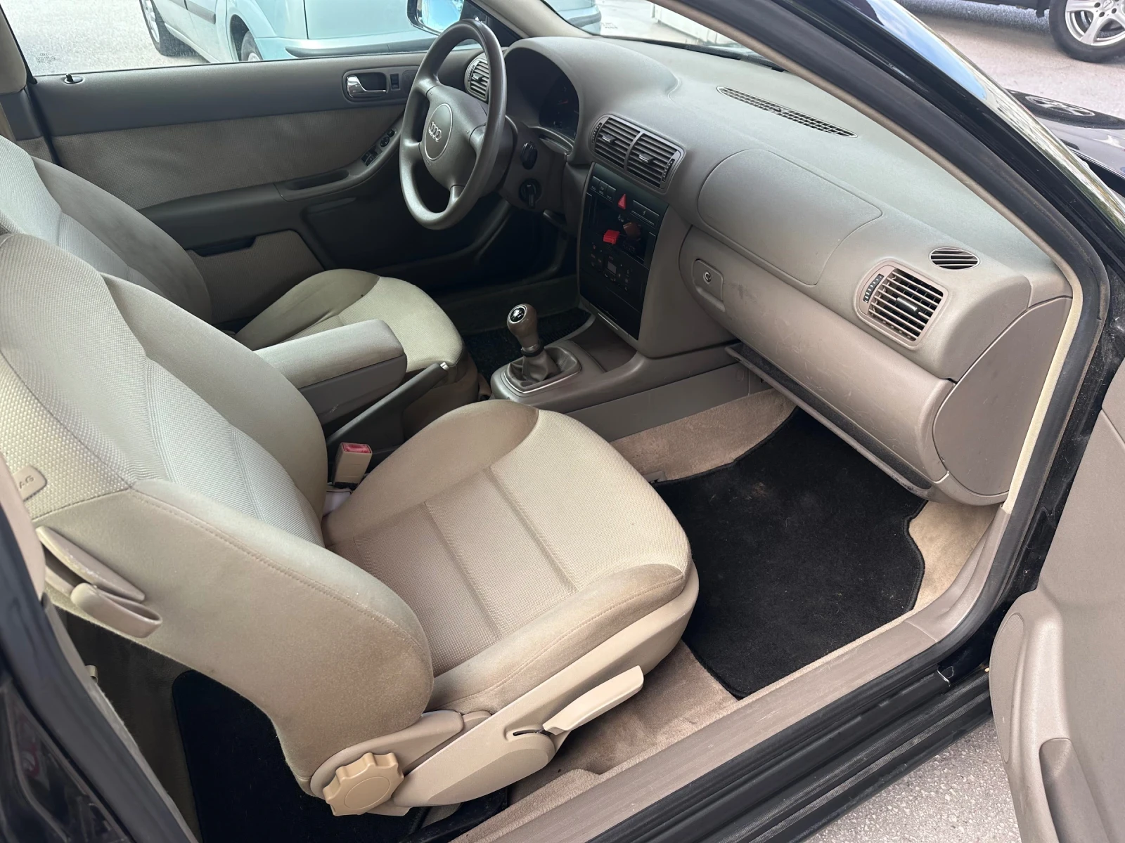 Audi A3 1.6i 101к.с. - изображение 5