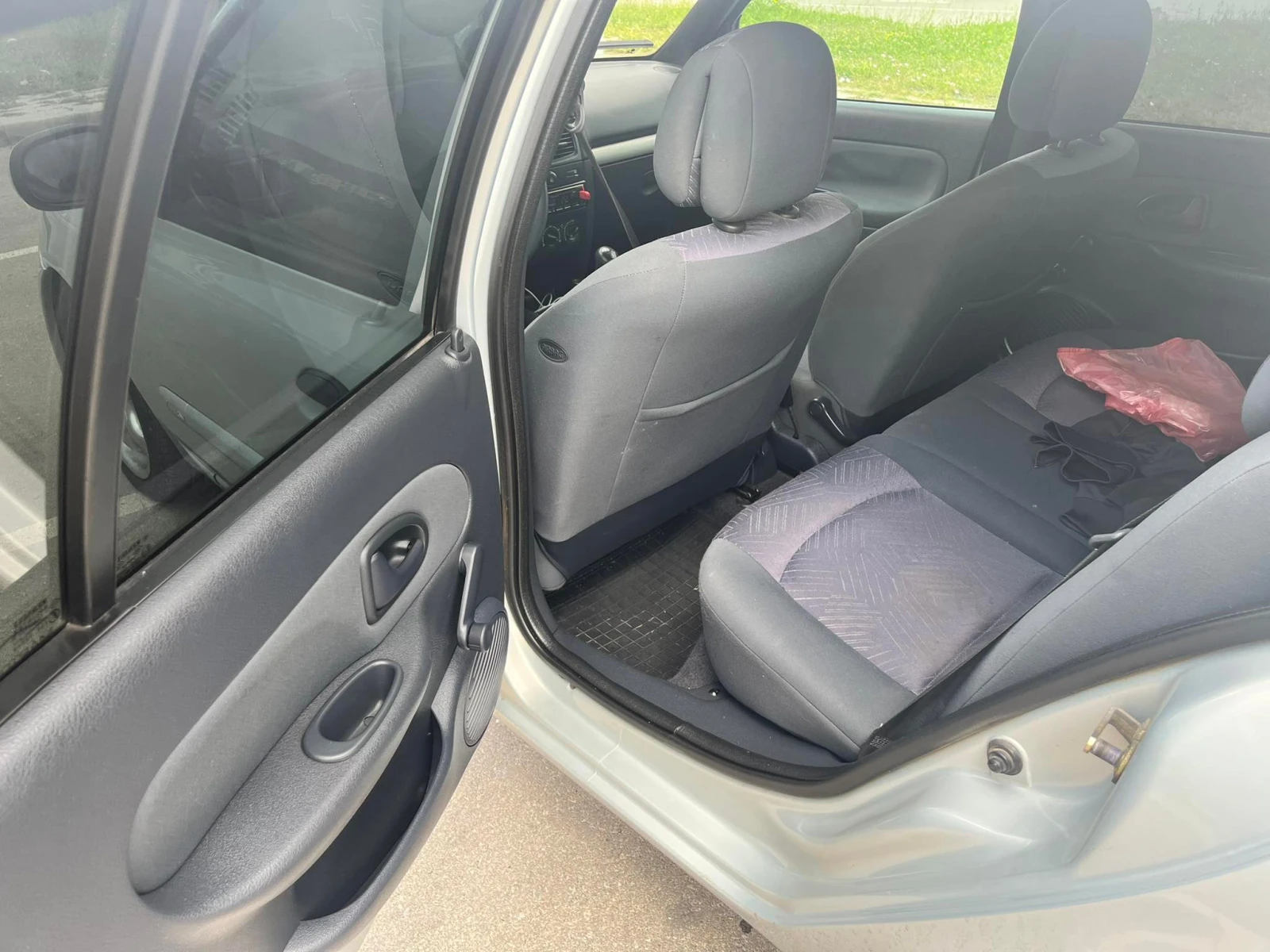 Renault Clio 1.4 98к.с. - изображение 8