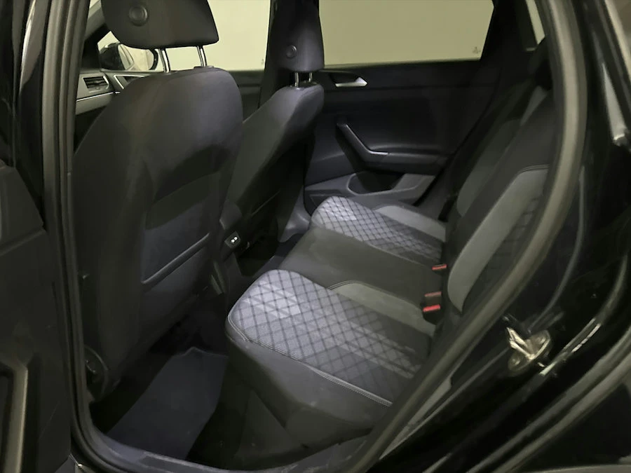 VW Taigo 1.0 TSI R-Line/IQ.Light/Keyless/Navi/История , снимка 8 - Автомобили и джипове - 53877991