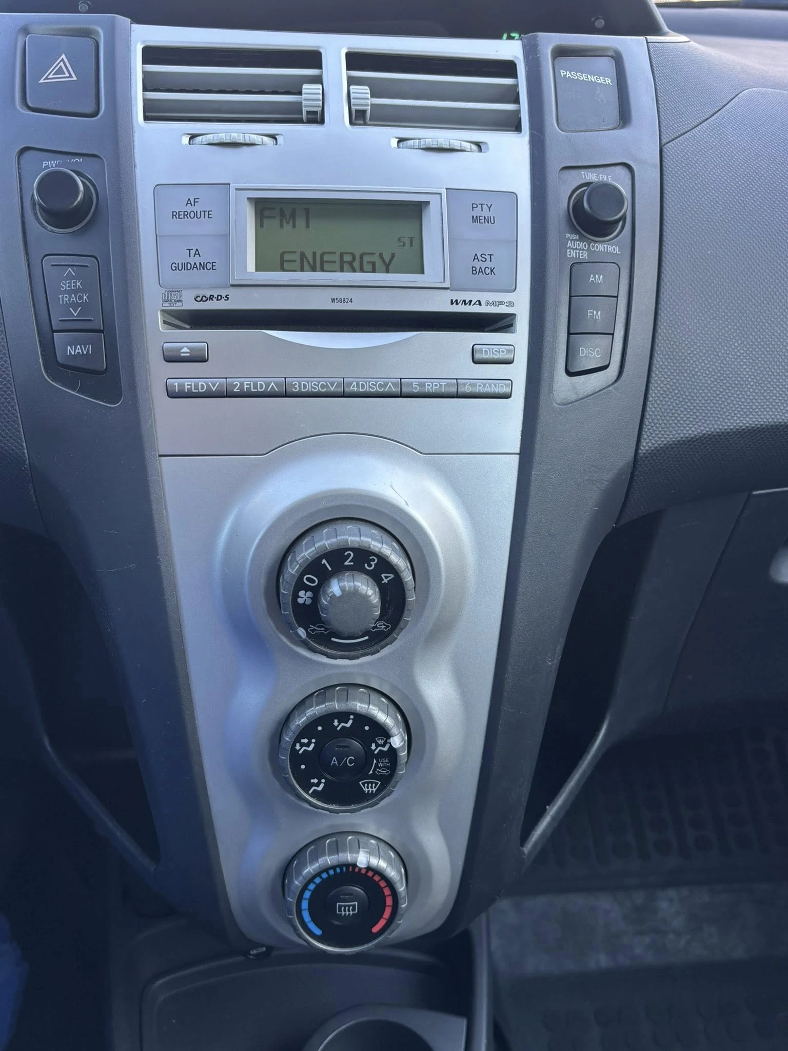 Toyota Yaris 1.3 АВТОМАТИК, снимка 12 - Автомобили и джипове - 54138963