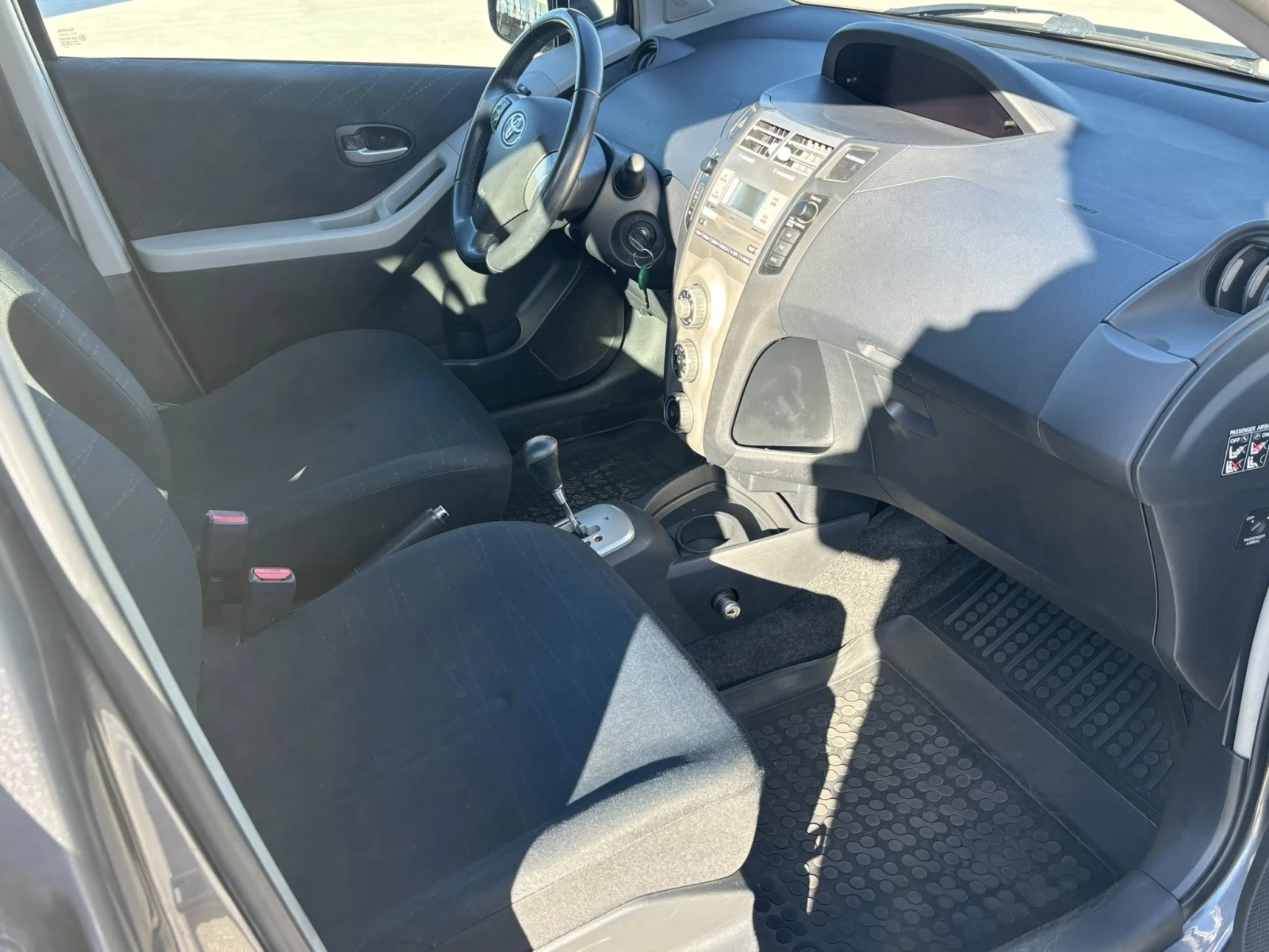 Toyota Yaris 1.3 АВТОМАТИК, снимка 11 - Автомобили и джипове - 54138963