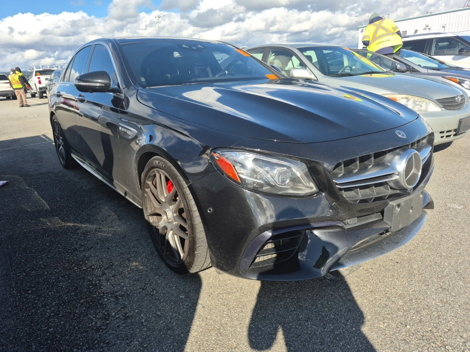 Mercedes-Benz E 63 AMG S* * CARFAX * * АВТО КРЕДИТ * * , снимка 2 - Автомобили и джипове - 54174610