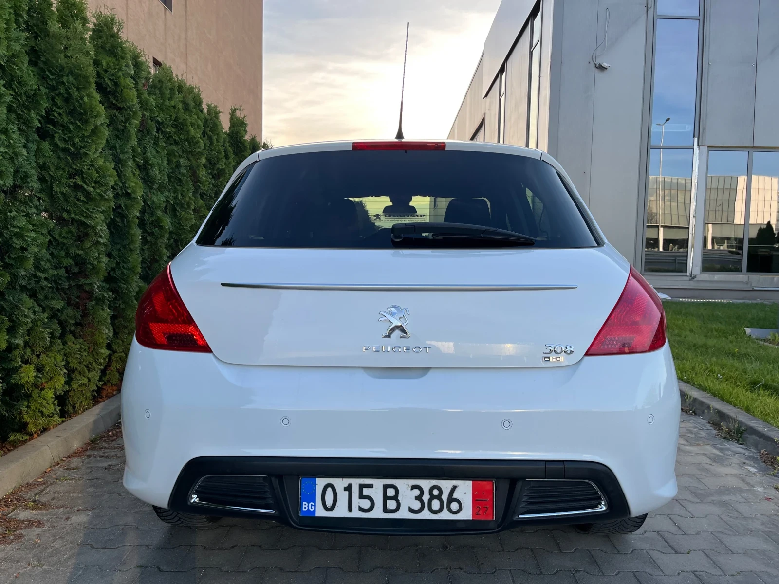 Peugeot 308 1.6E-HDi 112к Новия мотор Facelift!!!, снимка 10 - Автомобили и джипове - 54230743