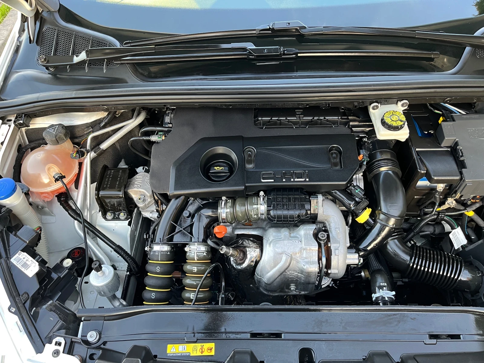 Peugeot 308 1.6E-HDi 112к Новия мотор Facelift!!!, снимка 17 - Автомобили и джипове - 54230743