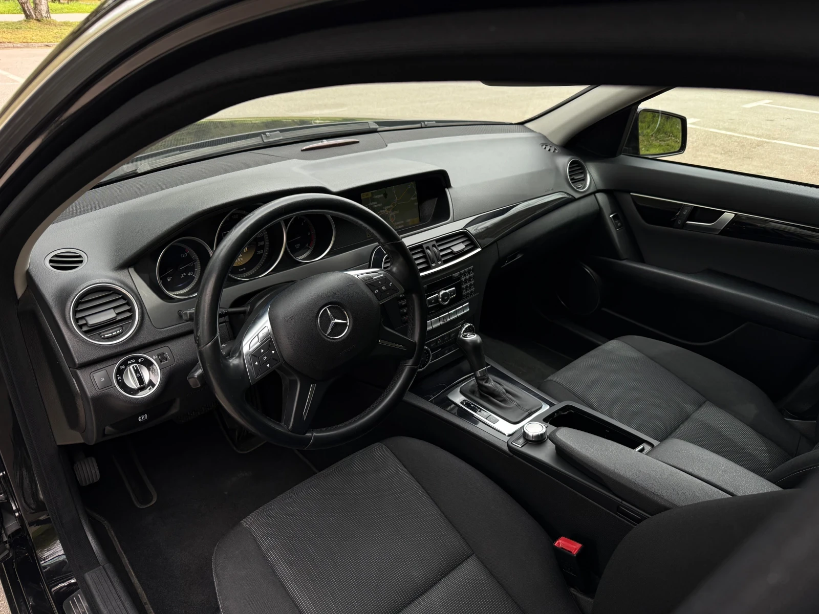 Mercedes-Benz C 220 FACELIFT, снимка 8 - Автомобили и джипове - 54258740