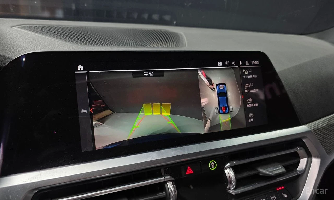BMW 320 i* M-SPORT* HEAD-UP* 360CAM* H&K SOUND* , снимка 9 - Автомобили и джипове - 54433906