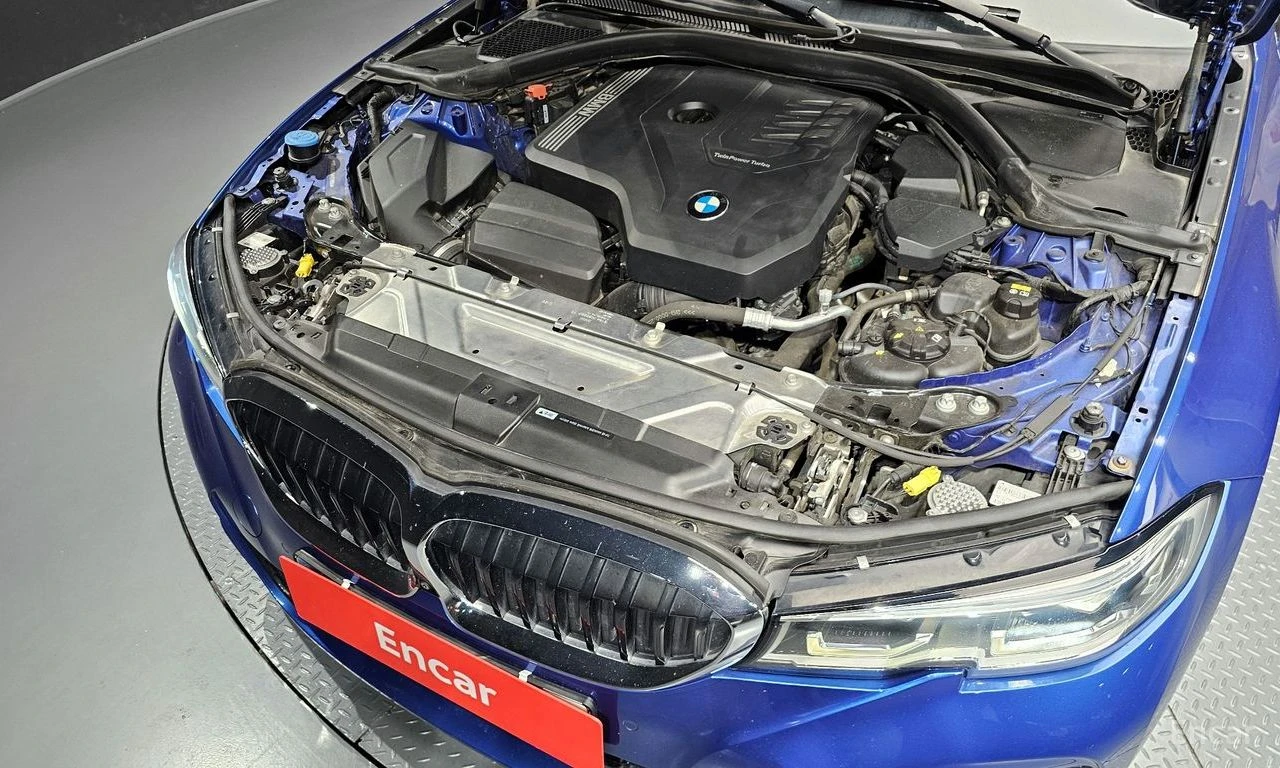 BMW 320 i* M-SPORT* HEAD-UP* 360CAM* H&K SOUND* , снимка 17 - Автомобили и джипове - 54433906
