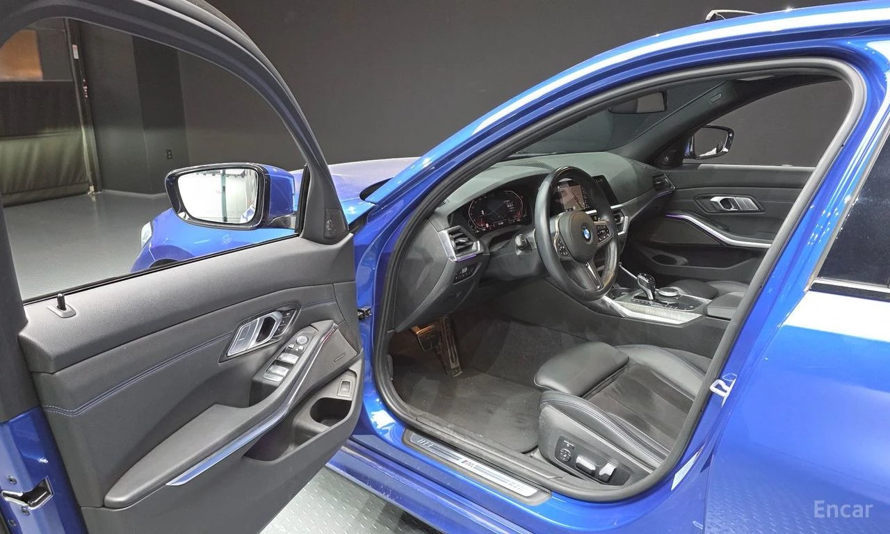 BMW 320 i* M-SPORT* HEAD-UP* 360CAM* H&K SOUND* , снимка 5 - Автомобили и джипове - 54433906