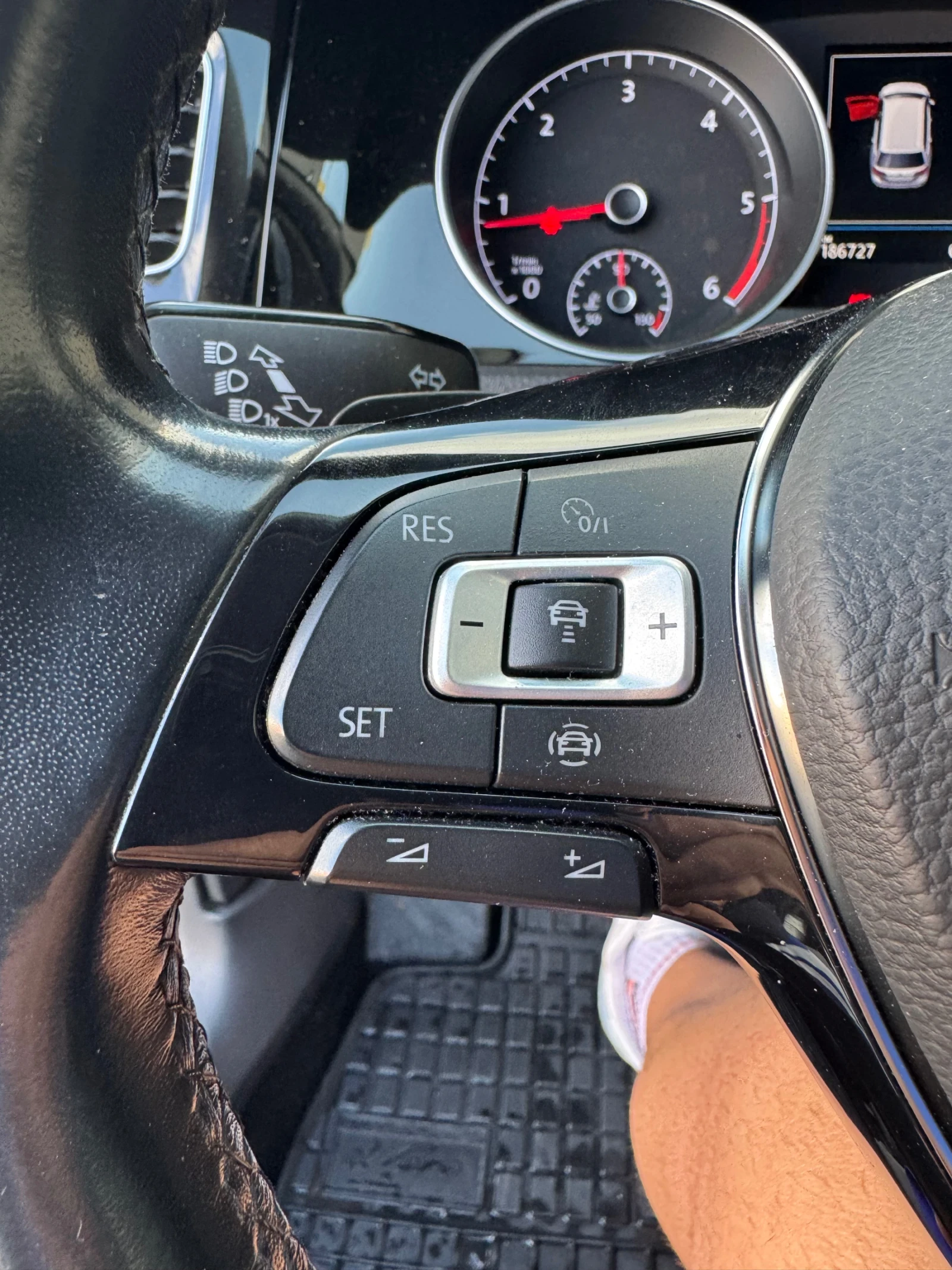 VW Golf 7+ Германия Автоматик Пълна История 2.0TDi 150kc, снимка 11 - Автомобили и джипове - 54870545