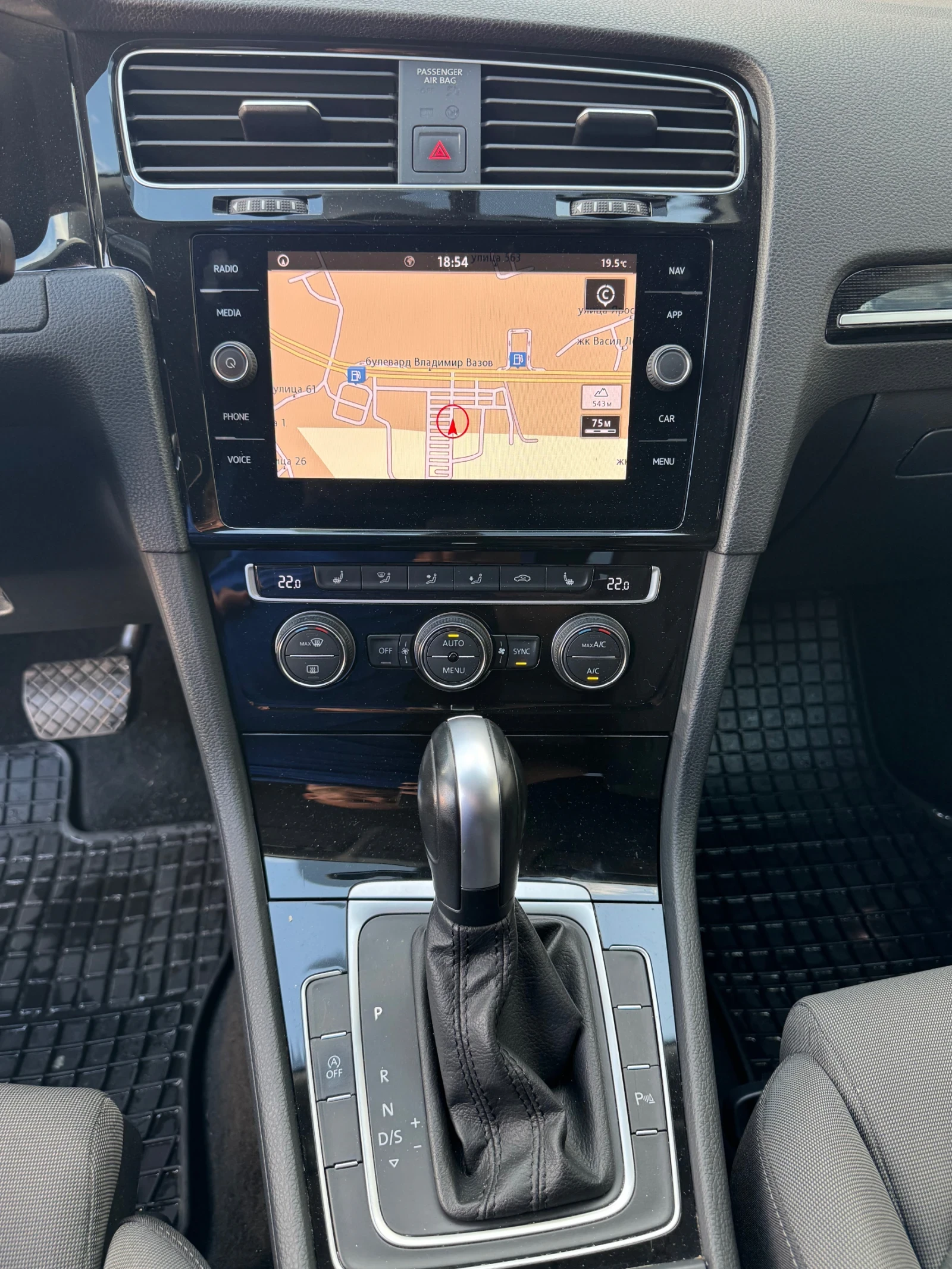 VW Golf 7+ Германия Автоматик Пълна История 2.0TDi 150kc, снимка 10 - Автомобили и джипове - 54870545