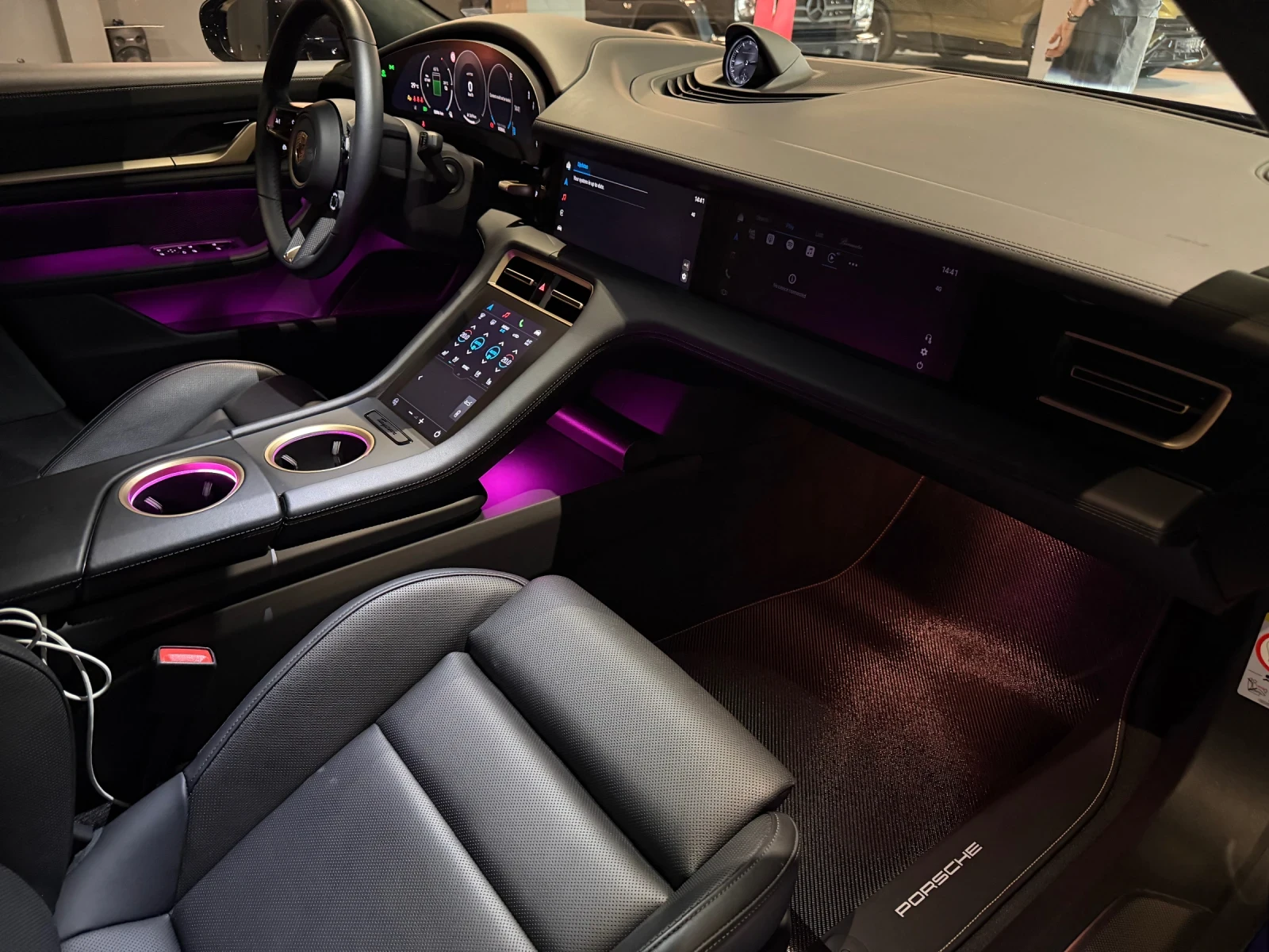 Porsche Taycan GTS Active Ride Carbon, снимка 12 - Автомобили и джипове - 55471698